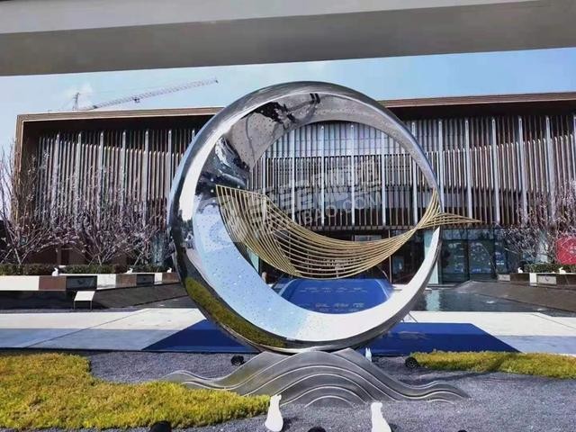 不銹鋼雕塑會(huì)有哪些常見的損傷？